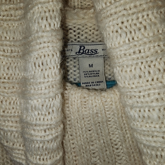 Bass Colorblocked Soft Turtleneck Sweater - Picture 3 of 4